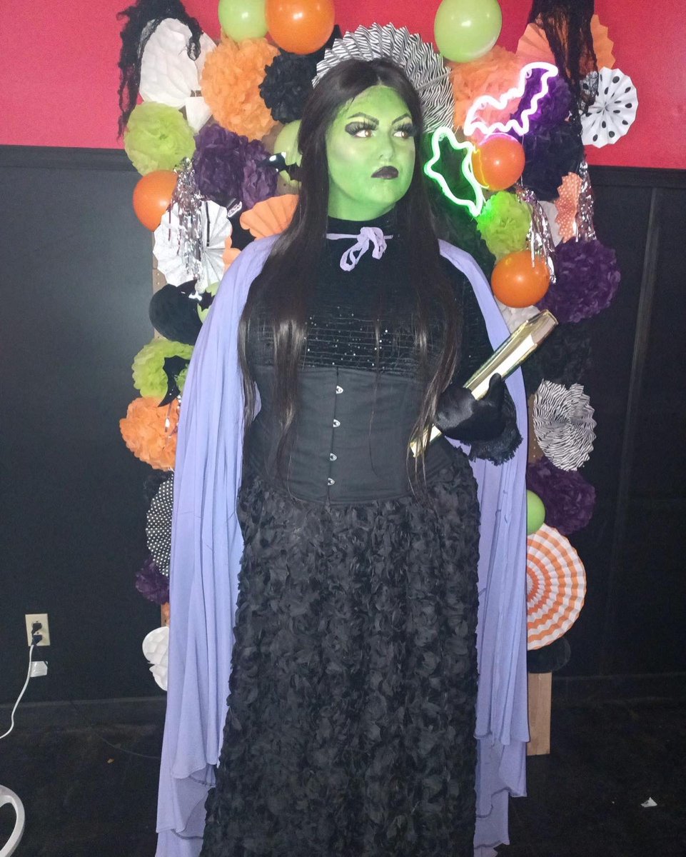 PattiLubone's tweet photo. Being green for two days makes me very sympathetic for @JessicaVosk @StephanieJBlock and all the other green girlies! https://t.co/z0N8xlK9wP