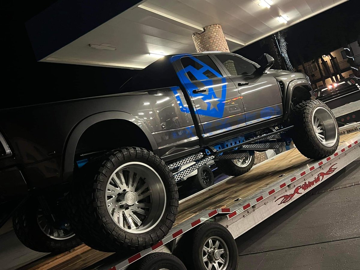the12voltmag's tweet photo. 💪💪🎵🔊🛻If you haven't seen this, you need to check out this serious #SEMA build from Scott Dilbeck
🛒Shop #caraudio - https://t.co/chMUIdLH8O
#12voltmag #prvaudio #12volt #caraudioaddicts #subwoofers https://t.co/wOVzJsknN0