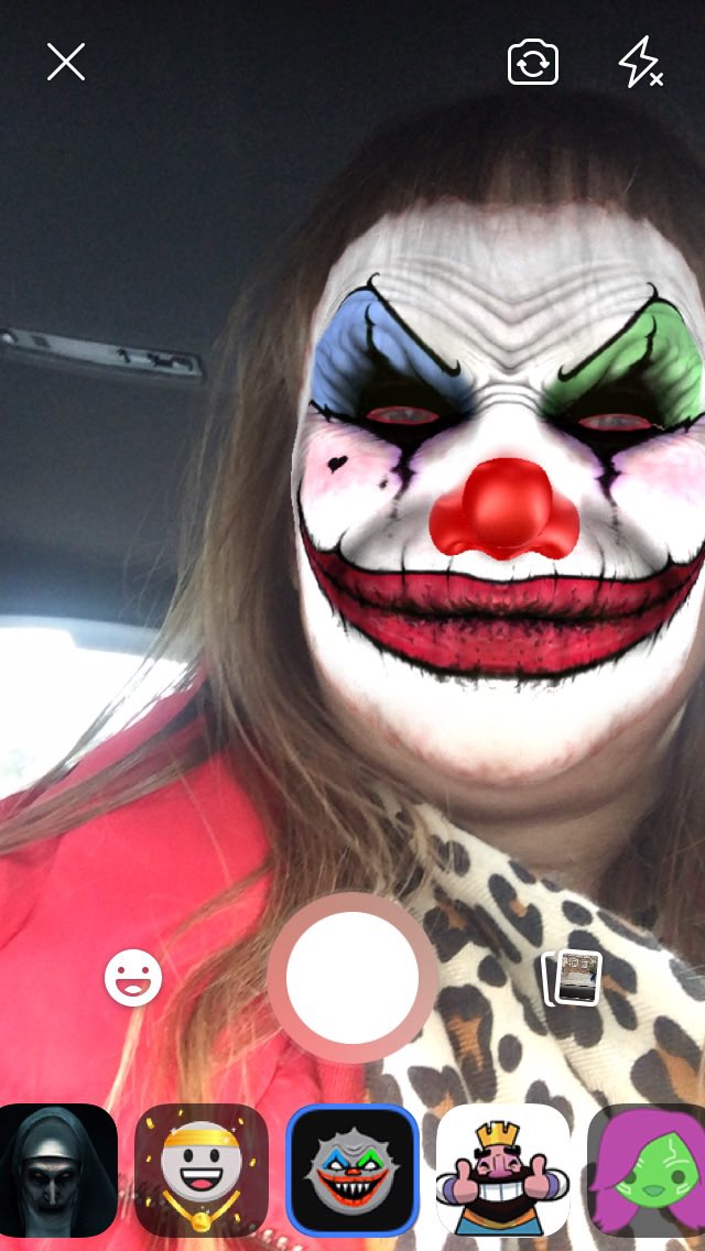 Jo_wright140's tweet photo. @GaryBarlow Middle Aged Make Up 🤡 https://t.co/XGRWicUjTE