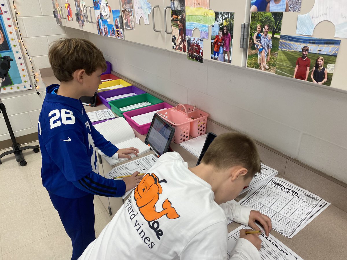 MsSnell2's tweet photo. Working hard to summarize the History of Halloween before our fun this afternoon! #LinesDoesItWrite 🎃👻 @Lines220 https://t.co/RzgHEaRGd0