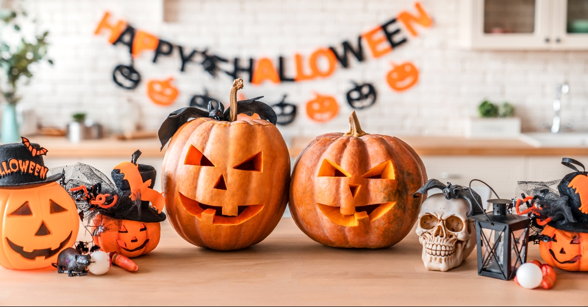 CollectivelyBe's tweet photo. Happy Halloween with your family! // Joyeuse Halloween en famille ! - https://t.co/XONxuuvS9U https://t.co/xihWtQOHxl