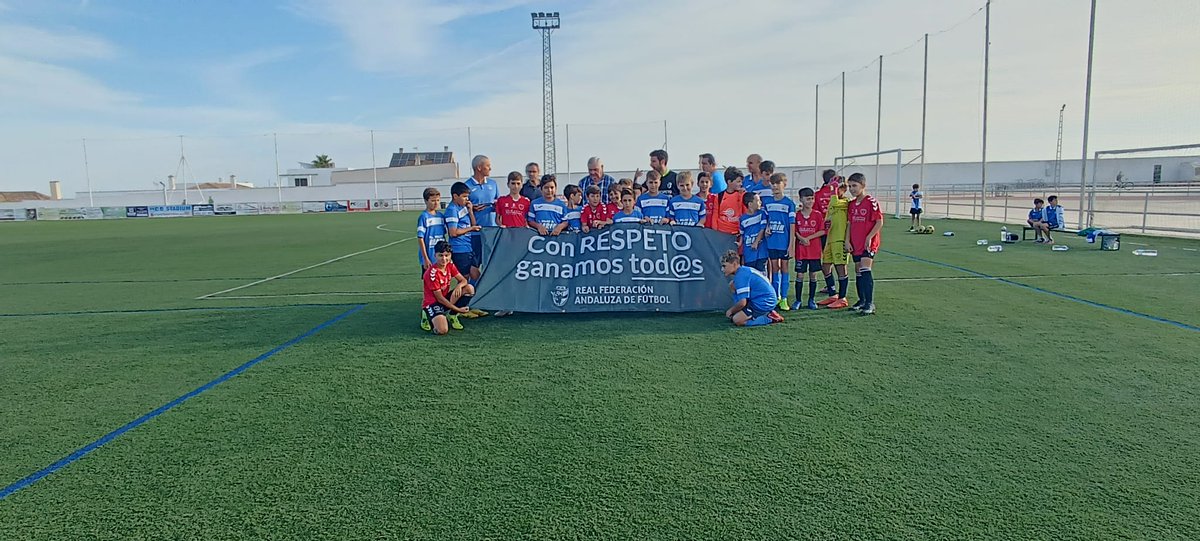#ÁrbitrosRFAF #fútbol #futsal libre de violencia <a href="/Martintorralbo/">Martín</a> <a href="/CDApademar/">C.D. Apademar</a> <a href="/WebLosCalifasCF/">LosCalifasBalompié</a> <a href="/calvarioypriego/">CALVARIO PRIEGO C.F.</a> <a href="/SalermPG/">Salerm Puente Genil F.C.</a>