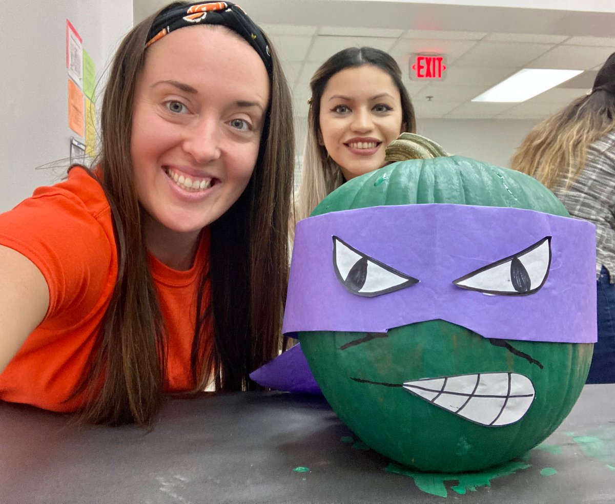 Ms_Lenzi's tweet photo. @RGE_Rangers a quick Team Building experience between some great PDs 🎃! @educationangel1 @1stLudy @LiteracyEyes @txreading_diva @FTeachingwLove https://t.co/XucjtjkwLK