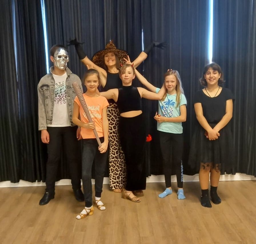 Fusion2Dance's tweet photo. Trick or treat!! 👻🍭🍫😈 Our youth class is ready for Halloween!!

#fusiondancewellness https://t.co/Gu0I0kaJfX