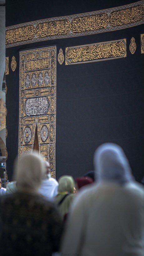 iyellow76's tweet photo. هُنا المسائل تسُأل، هُنا الأحزان تُغسل، هُنا الهموم تتبدل https://t.co/jNOuXxlEk5