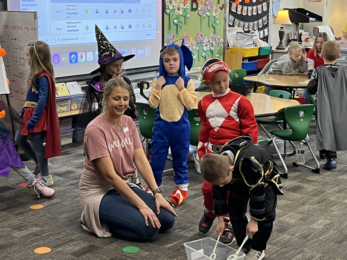 RobyJulie's tweet photo. Halloween fun begins! https://t.co/z4iJRCiM4V