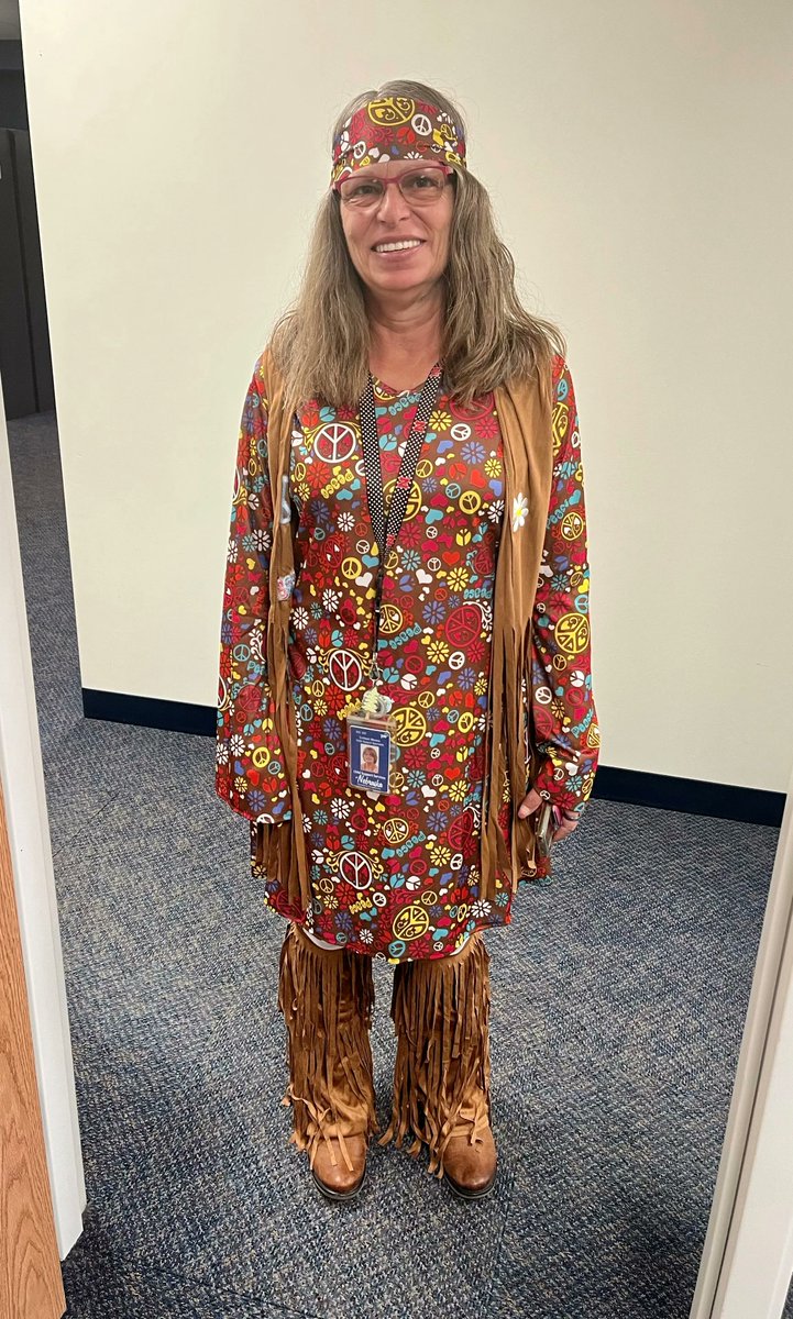 YoungWilliamsPC's tweet photo. 🎃👻HAPPY HALLOWEEN from #YoungWilliams!

Our office in Omaha is ready. It was all about the contests:

🎃Pumpkin Carving
🤔Halloween Trivia
👻Costume 

🍕Pizza Luncheon (not the hotdog 😉) https://t.co/E0Wy7jHYNW