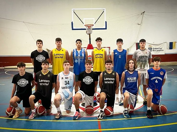 FCBaloncesto's tweet photo. 🇮🇨 Preselecciones #Canarias100x100
🏋🏻 Entrenamientos infantil y cadete

🖼️ https://t.co/H26tE6btRi

🏆🇪🇸 #RoadToKDTINF2023 https://t.co/JcRfu8qvXB