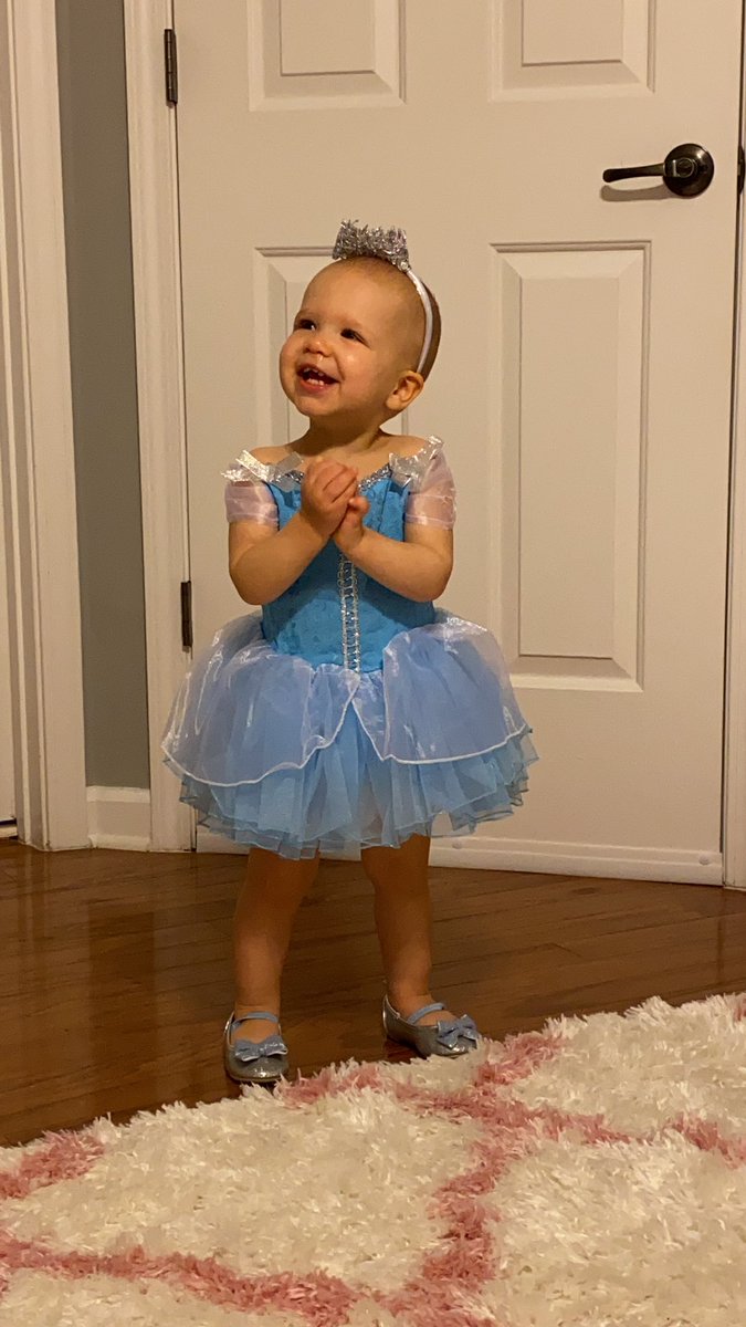 sunshineNsummer's tweet photo. @Disney @DisneyStudios @WaltDisneyWorld - this is absolutely what Cinderella looked like as a tiny girl, right?  ❤️❤️👍🏻 https://t.co/OuE7ScpKq9