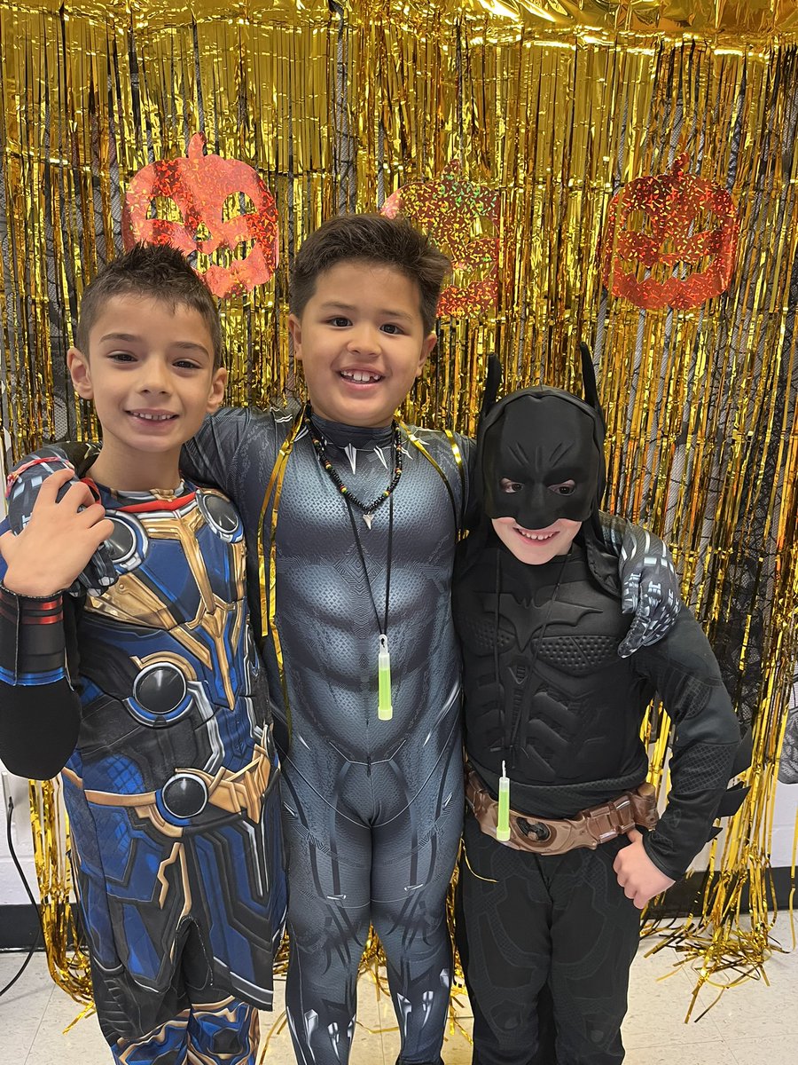Photo Booth fun today for Halloween 🎃 👻 <a href="/AscensionHcdsb/">Ascension School</a>