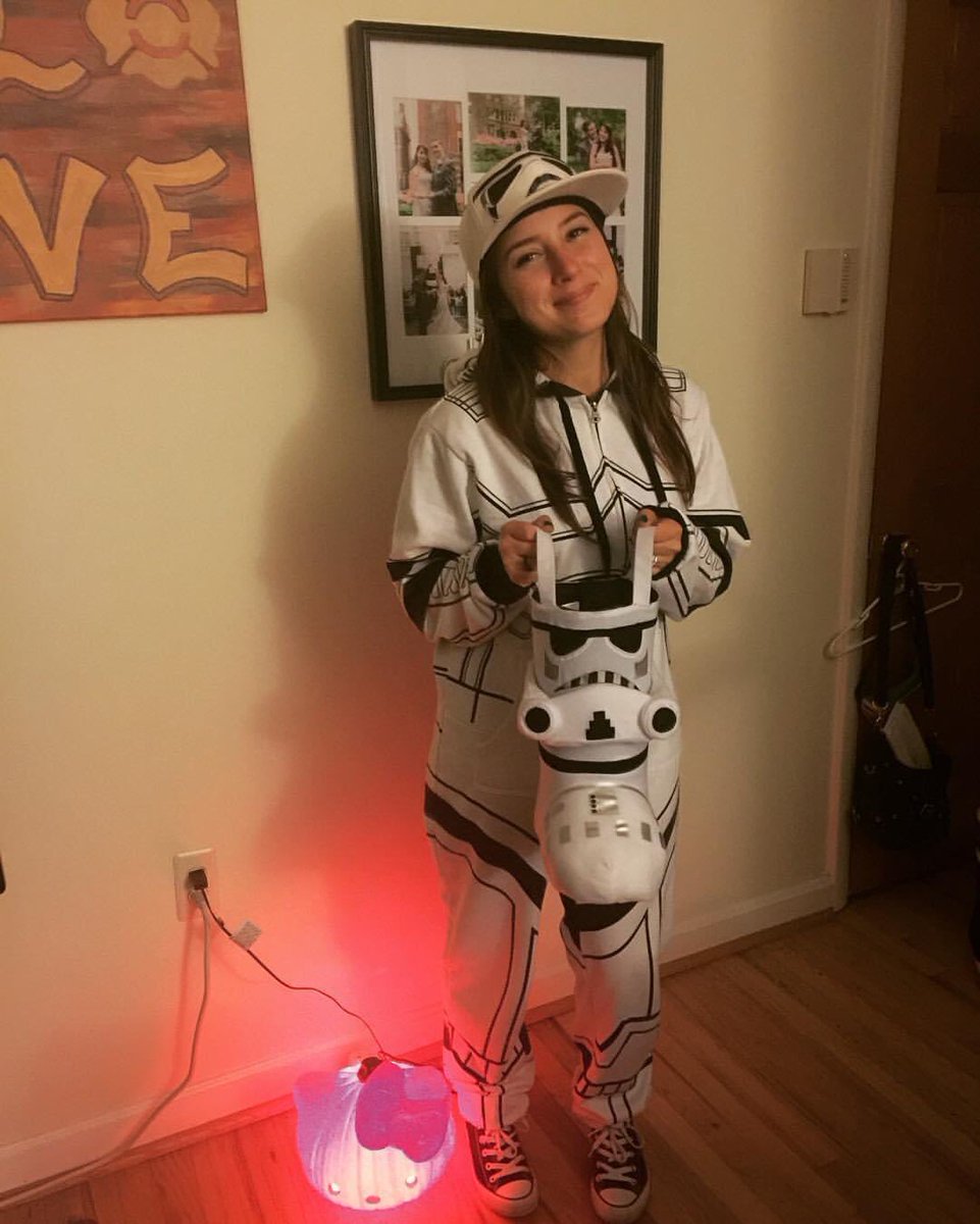 linnovative_'s tweet photo. The best Halloween costumes are onesies that you can comfortably ptfo in on the couch after eating too much candy between trick-or-treaters. https://t.co/CBxXWnVCxO