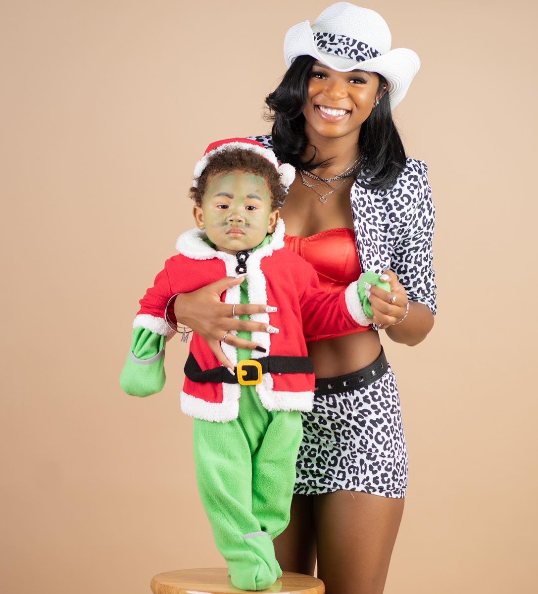12_80s's tweet photo. “I was just gon get drunk n watch the grinch” 🤣
#Halloween #MoneyMike https://t.co/3UZANwrZiD