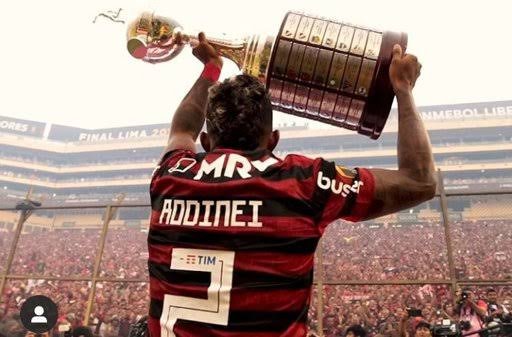 E aí, Nação! Muitos torcedores estão pedindo que o @Flamengo renove com Rodinei. Vocês são a favor dessa renovação sim ou não?