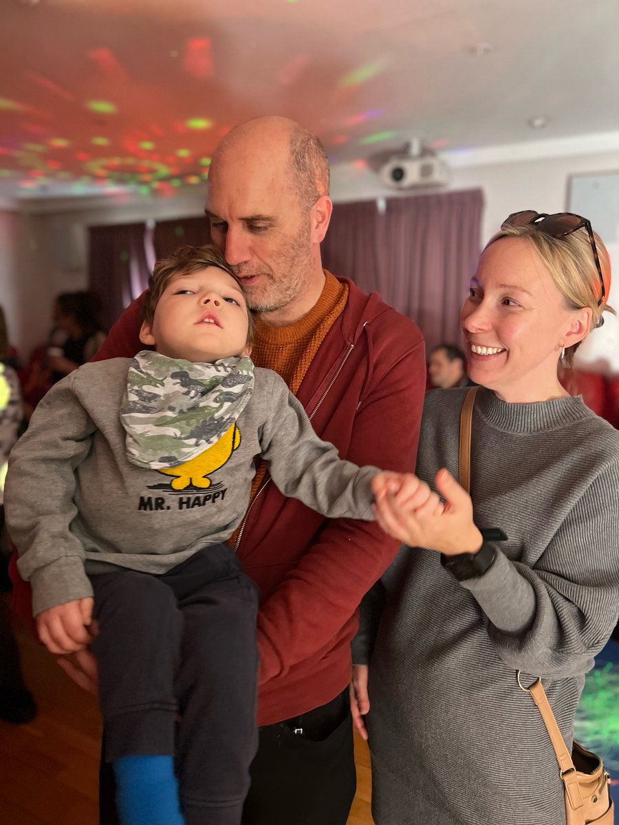 DemelzaCharity's tweet photo. Demelza families had a sensational time at our #PumpkinParty on Friday 🎃
Playing with slime, stroking animals, sensory reading and colourful lights - spooktacular fun was had by all... we can't wait until next year! 👻✨
#BeResponsive #Demelza #ItsAboutLife #FullLife https://t.co/9pfsCO6w1o