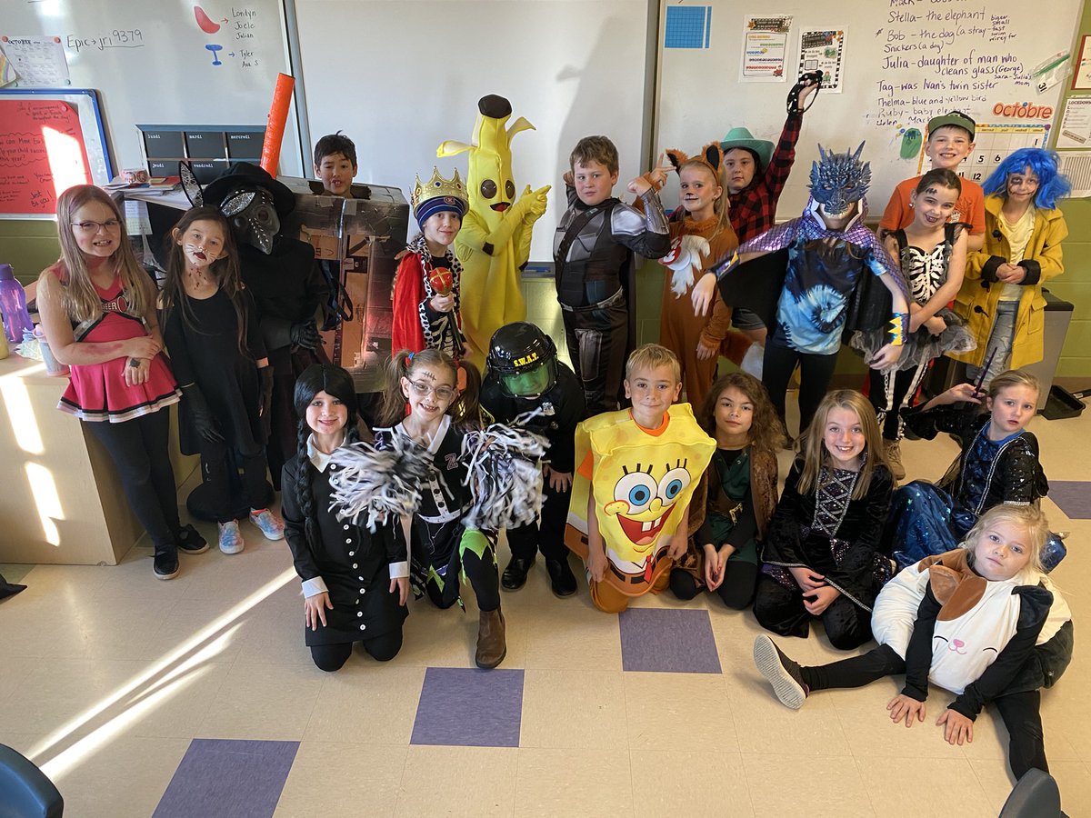Joyeux Halloween from the teachers in hallway 2/3 🍌🍓🍇and Mme Earle’s grade three class! <a href="/HTE_K4/">HTEK4</a> <a href="/NLESDCA/">NLESD</a>