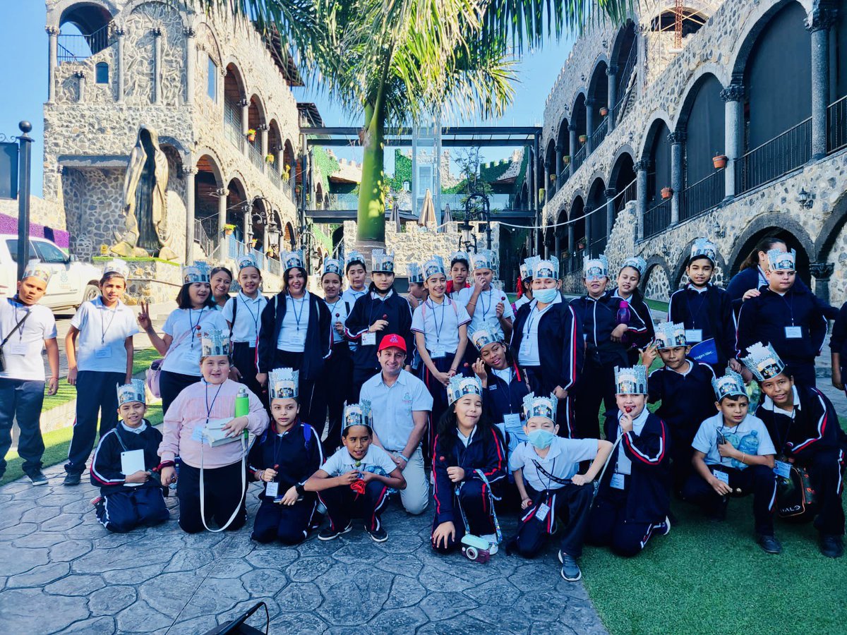 Que alegría recibir a nuestros tan distinguidos invitados, los niños de 6to B de la primaria Enrique Rósales de El Arenal Jalisco!
#elcastillodetequila #castillo #niños #artistas