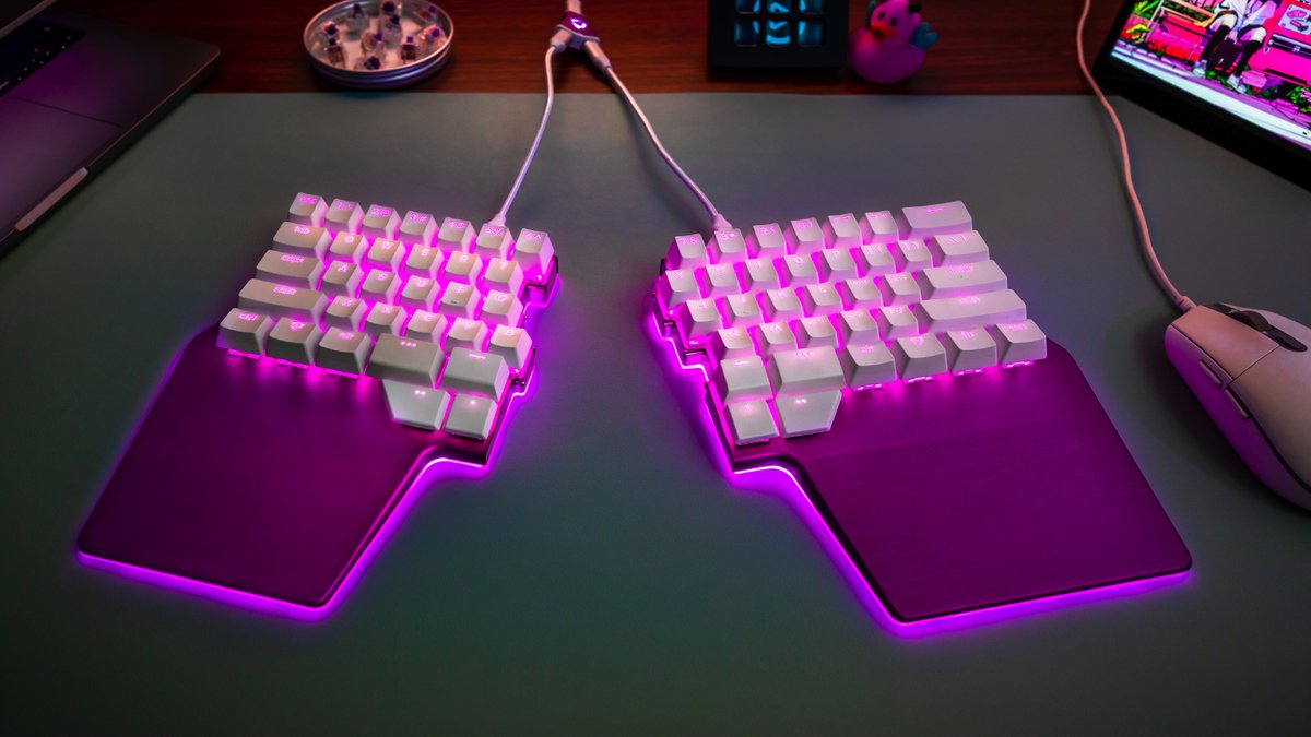 DygmaLab's tweet photo. New colors for the Dygma Raise with $40 off! 🌈

It has been a terribly kept secret, but here they are!

- Atlantis Blue 🌊
- Daredevil Red 👹
- Royal Purple ⚜️
- Egyptian Gold 🔱 https://t.co/BF0rAzjVLd