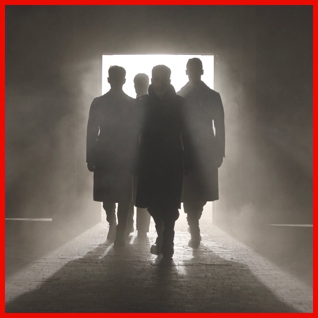 EMGENTSUK's tweet photo. Happy Halloween from team EMG! 🎃

To celebrate, here’s a roundup of our favourite thrilling shows...

👻 @222aghoststory at @CriTheatre 
🕯 @Womaninblack_UK at @fortunetheatre1 
🧑‍⚖️ @witnessplayldn at London County Hall 
🔥 @punchdrunkint immersive Burnt City https://t.co/caunWNMhaH
