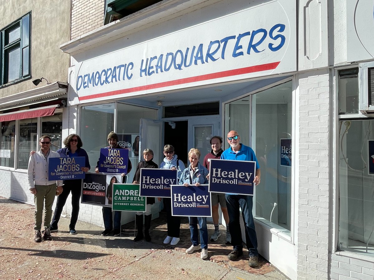 People For Maura tweet media