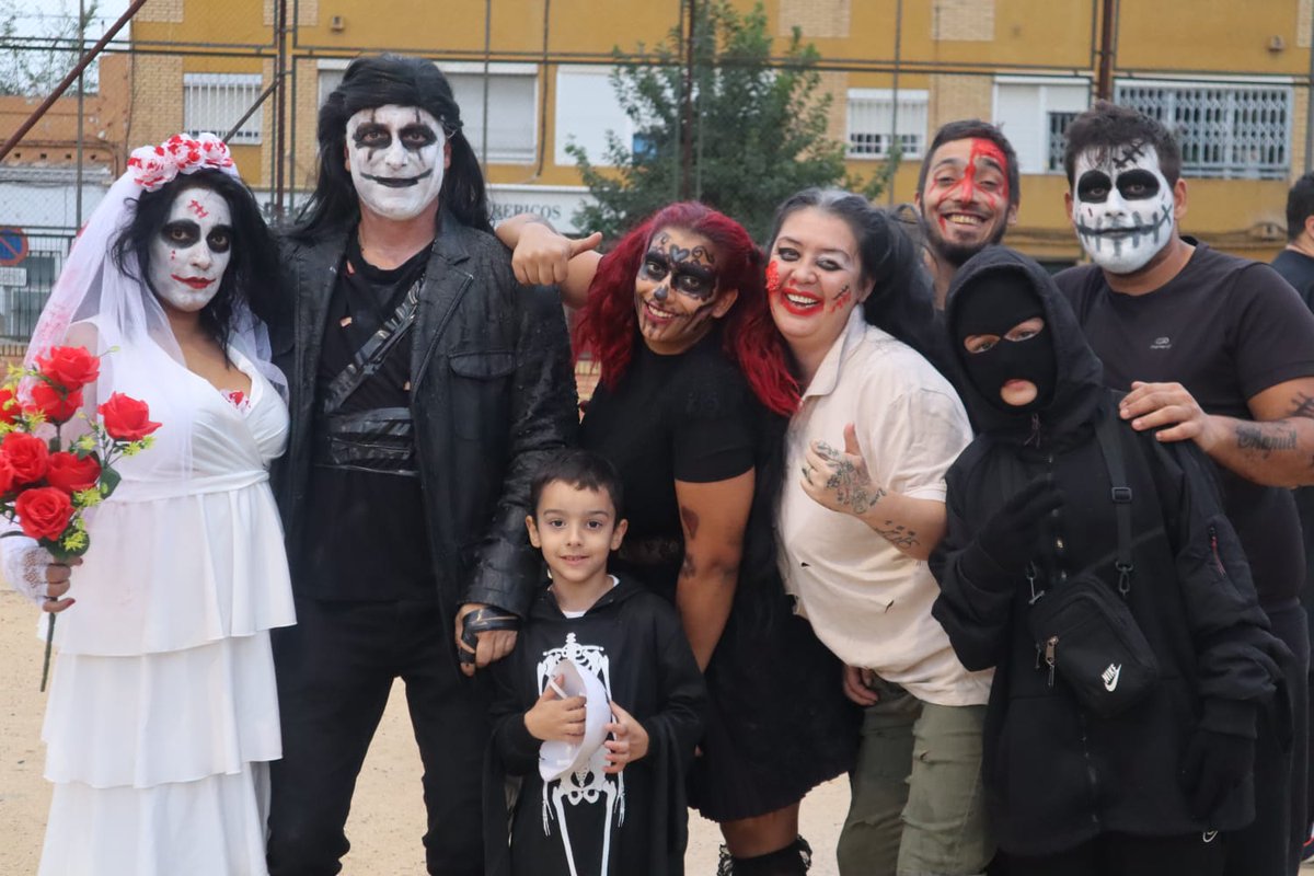 Divertida y terrorífica tarde de pasacalles de #Halloween🎃

#Gracias a la Asociación de Comerciantes Santa Lucía  por vuestra implicación, dinamizar toda la zona y promover el ocio en nuestra ciudad.