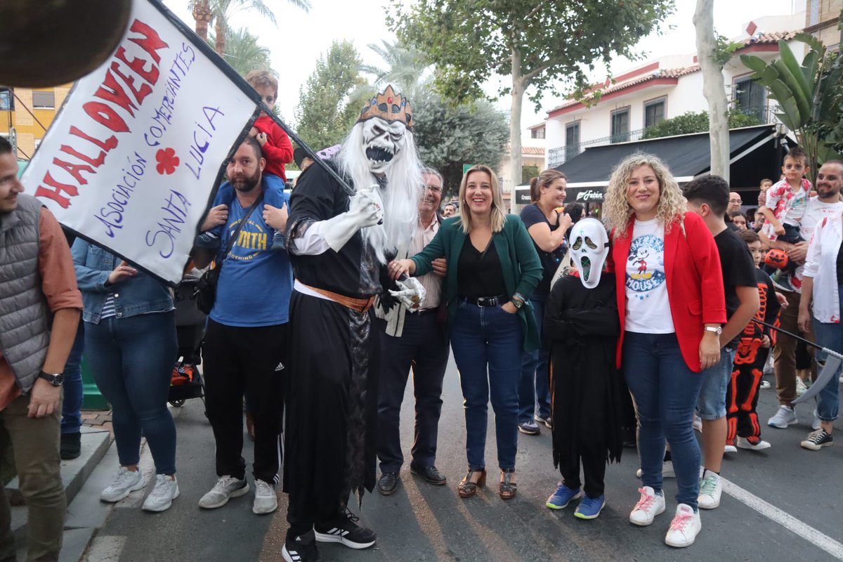 anaisabel_jc's tweet photo. Divertida y terrorífica tarde de pasacalles de #Halloween🎃

#Gracias a la Asociación de Comerciantes Santa Lucía  por vuestra implicación, dinamizar toda la zona y promover el ocio en nuestra ciudad. https://t.co/vGzWA1XpH0