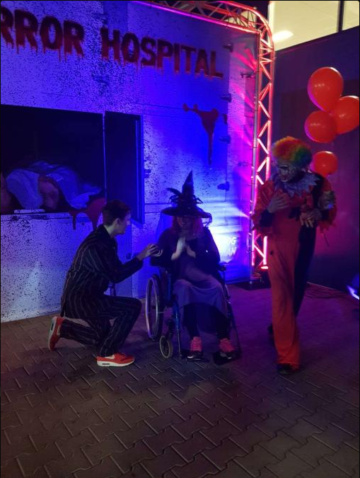 ShyNieke's tweet photo. OMG!!!!! MY BF @Mrbysco PROPOSED TO ME AT THE END OF A HALLOWEEN CAR WASH!!!!!!!!!!!!!!!!!!!   OF COURSE I SAID YES AND I AM SPEACHLESS NOW!!!! https://t.co/XXYLhCokOX