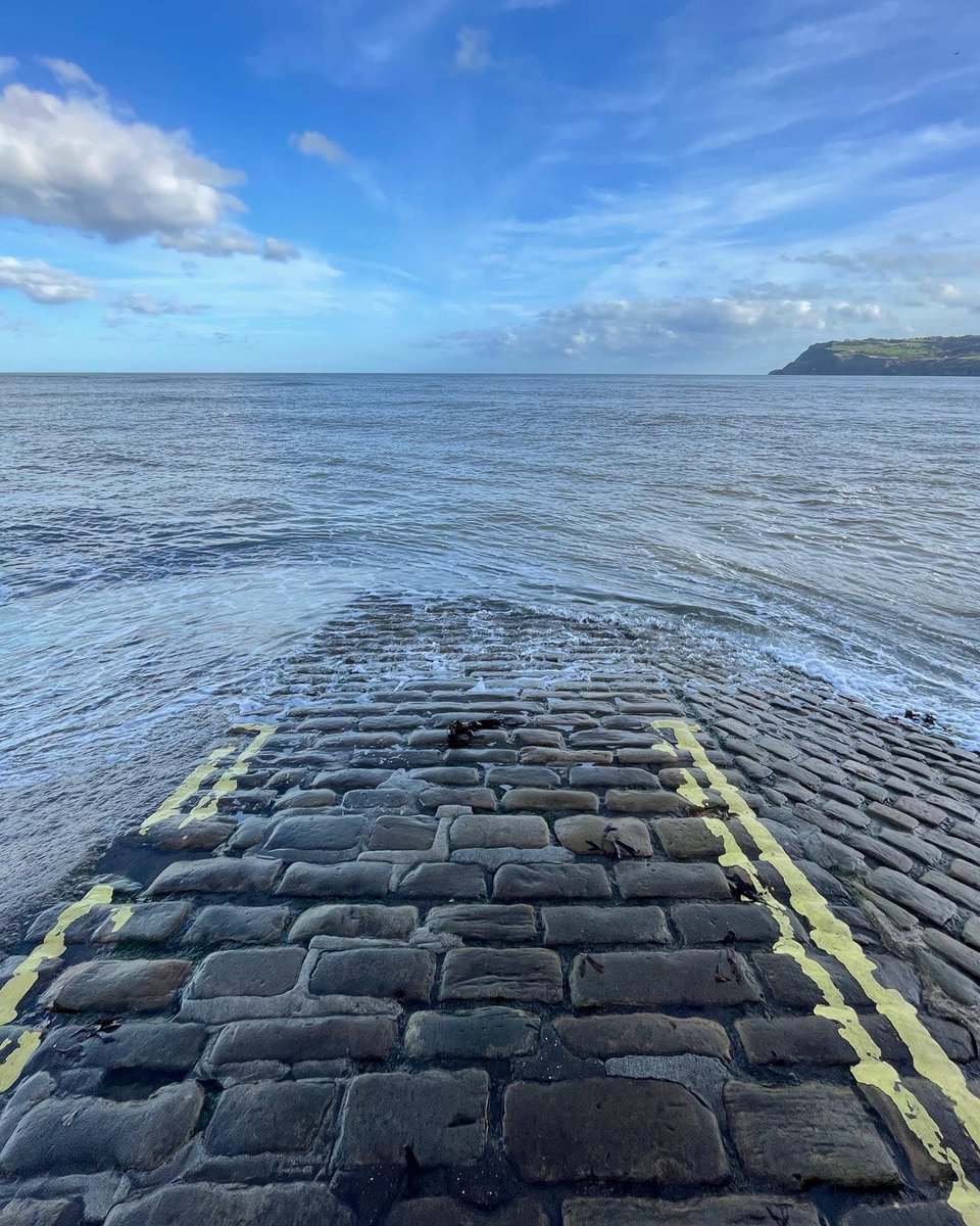 I spent last week running 300km coast to coast across England, through the Lakes, Dales and North York Moors. Weather was *interesting* (70mph+ winds!), but without a doubt one of the best weeks I've had in the hills.