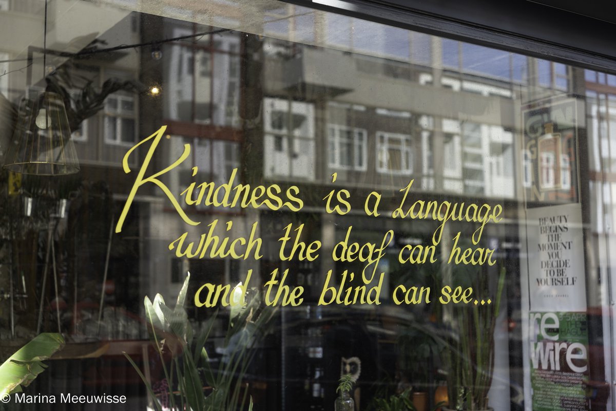 Vriendelijkheid is een taal die doven kunnen horen en blinden kunnen zien #Rotterdam
