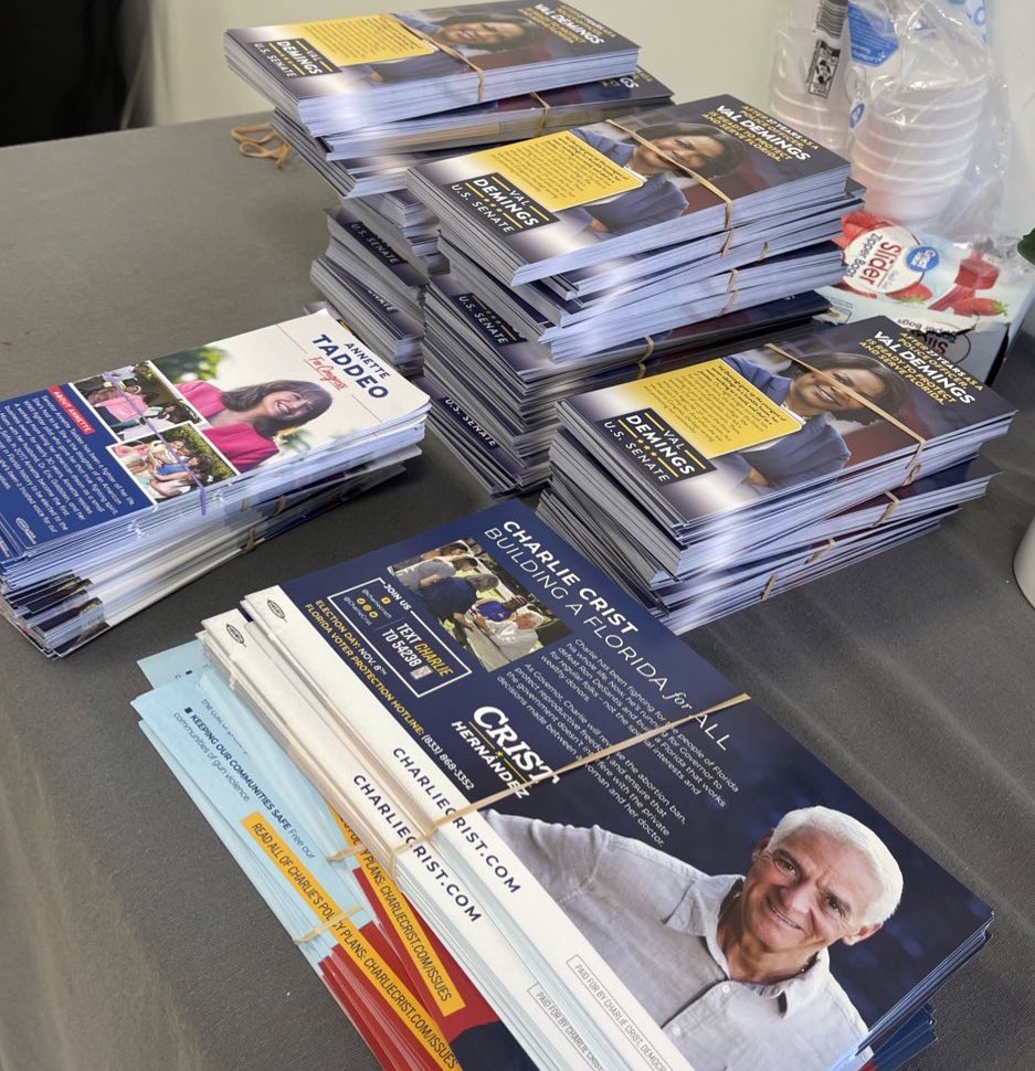 MiVecinoLLC's tweet photo. Another day in the field for three inspiring @FlaDems candidates!🌊 Who’s ready to elect @CharlieCrist @valdemings &amp; @Annette_Taddeo ?!🙋🏽‍♀️🙋🏾‍♂️🙋🏼 https://t.co/SHLJ6rIOFi