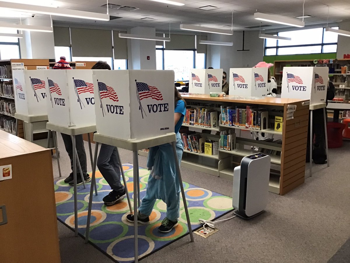Today starts the #julianworks 2022 mid-terms mock election. Thanks to I&amp;S teachers for helping prepare students. Students are loving being able to vote in actual booths courtesy of <a href="/LWV/">League of Women Voters of the US</a>. Our “I voted!” sticker made by Sofia R. #oakpark97 #libraries97