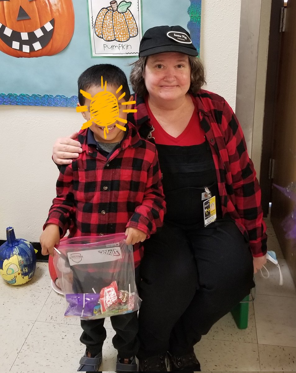 shadybea's tweet photo. Trick or Treat at school today and their's a mini me! #Costumes #Halloween https://t.co/UCU969ClQl