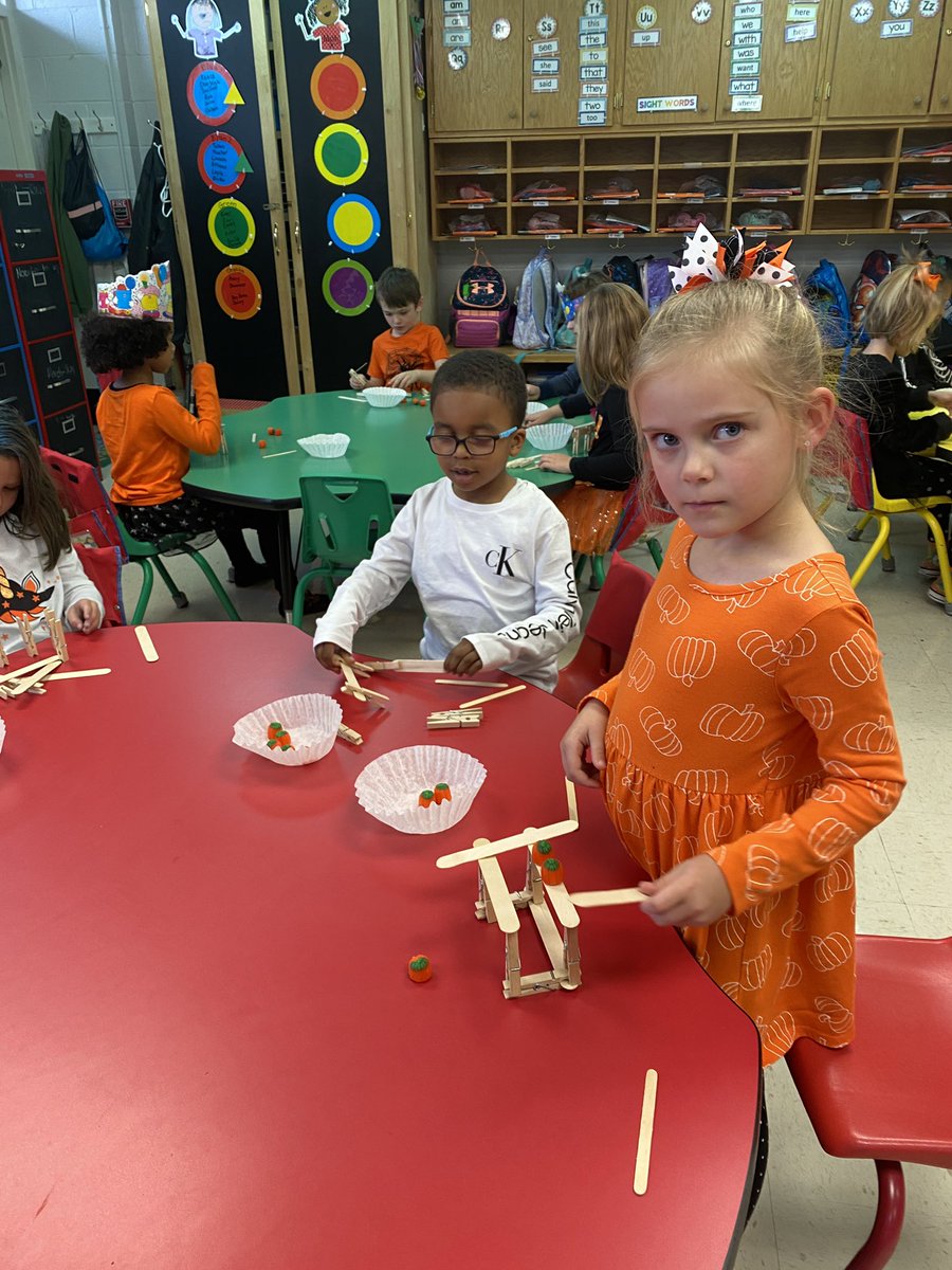 PRileyKinders's tweet photo. We were engineers today!  Students designed gates/fences for our five little pumpkins. @PotterGrayPride @BGISD https://t.co/OavGZuG2Hp
