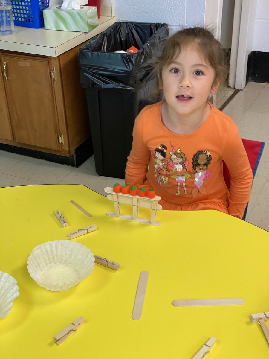 PRileyKinders's tweet photo. We were engineers today!  Students designed gates/fences for our five little pumpkins. @PotterGrayPride @BGISD https://t.co/OavGZuG2Hp