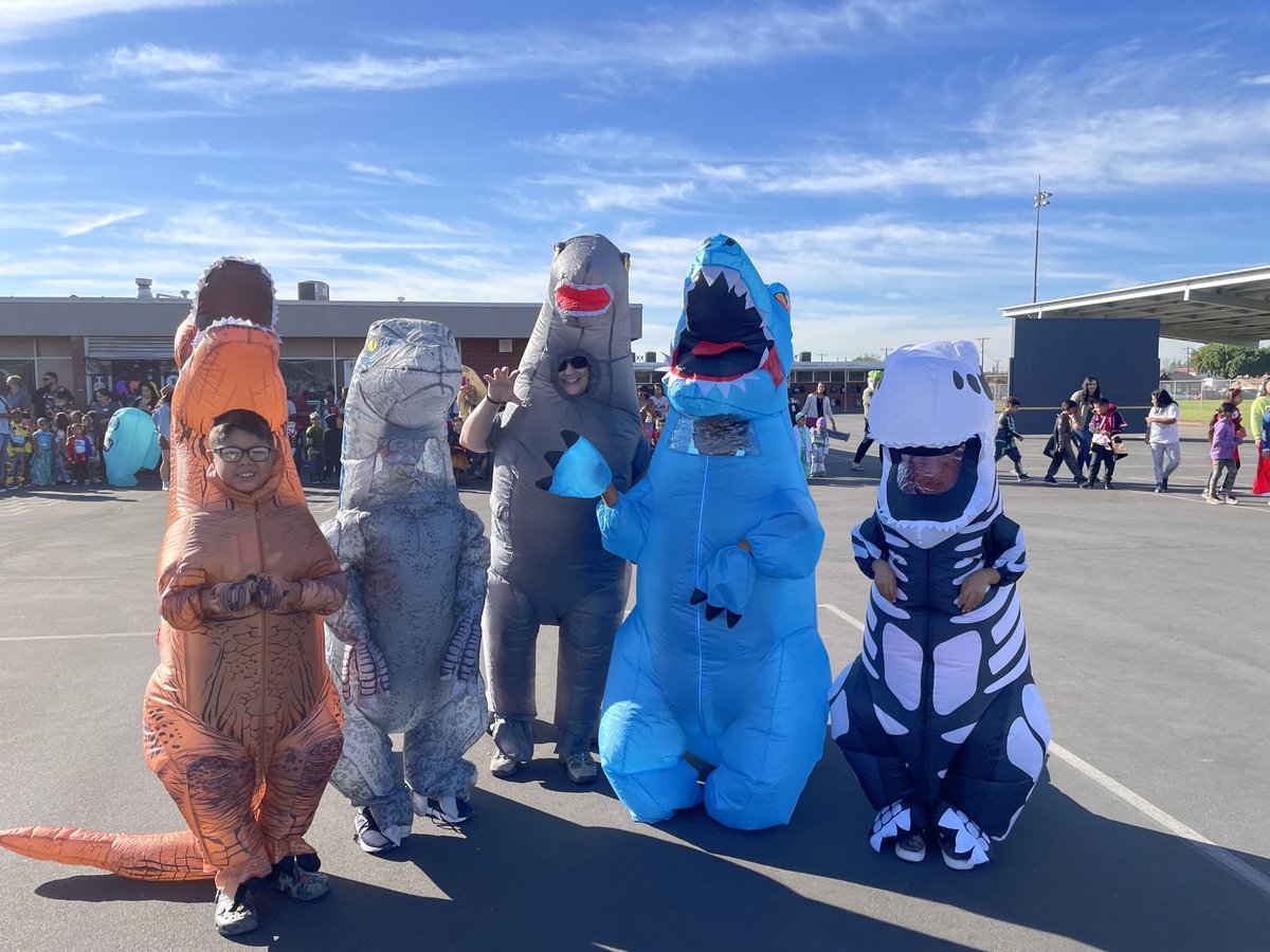 palmsacademy's tweet photo. Palms Halloween Parade https://t.co/mhUYna98hR