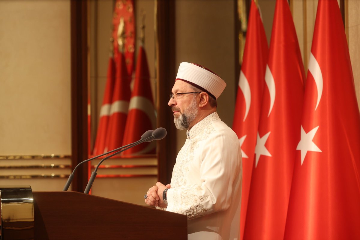 DIBAliErbas's tweet photo. İlçe Müftülerimizle birlikte “İlçe Müftüleriyle İstişare Toplantısı” kapsamında Cumhurbaşkanımız Sayın Recep Tayyip Erdoğan'ın misafiri olduk. Kabul ve hitaplarından dolayı Cumhurbaşkanımız Sayın @RTErdogan'a teşekkür ederiz. https://t.co/aHXZ6HmZqj