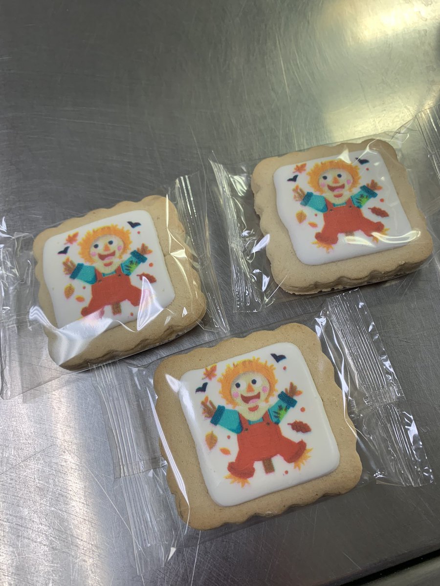 CafeteriaFall's tweet image. A fun Halloween Day at Fall Creek Elementary today! The kids were really excited to see us as M&amp;amp;M’s! They also enjoyed their free cookie as part of their meal deal 💙❤️💜🧡💚 @CafeteriaFall @hsefoodservices @FCEhse