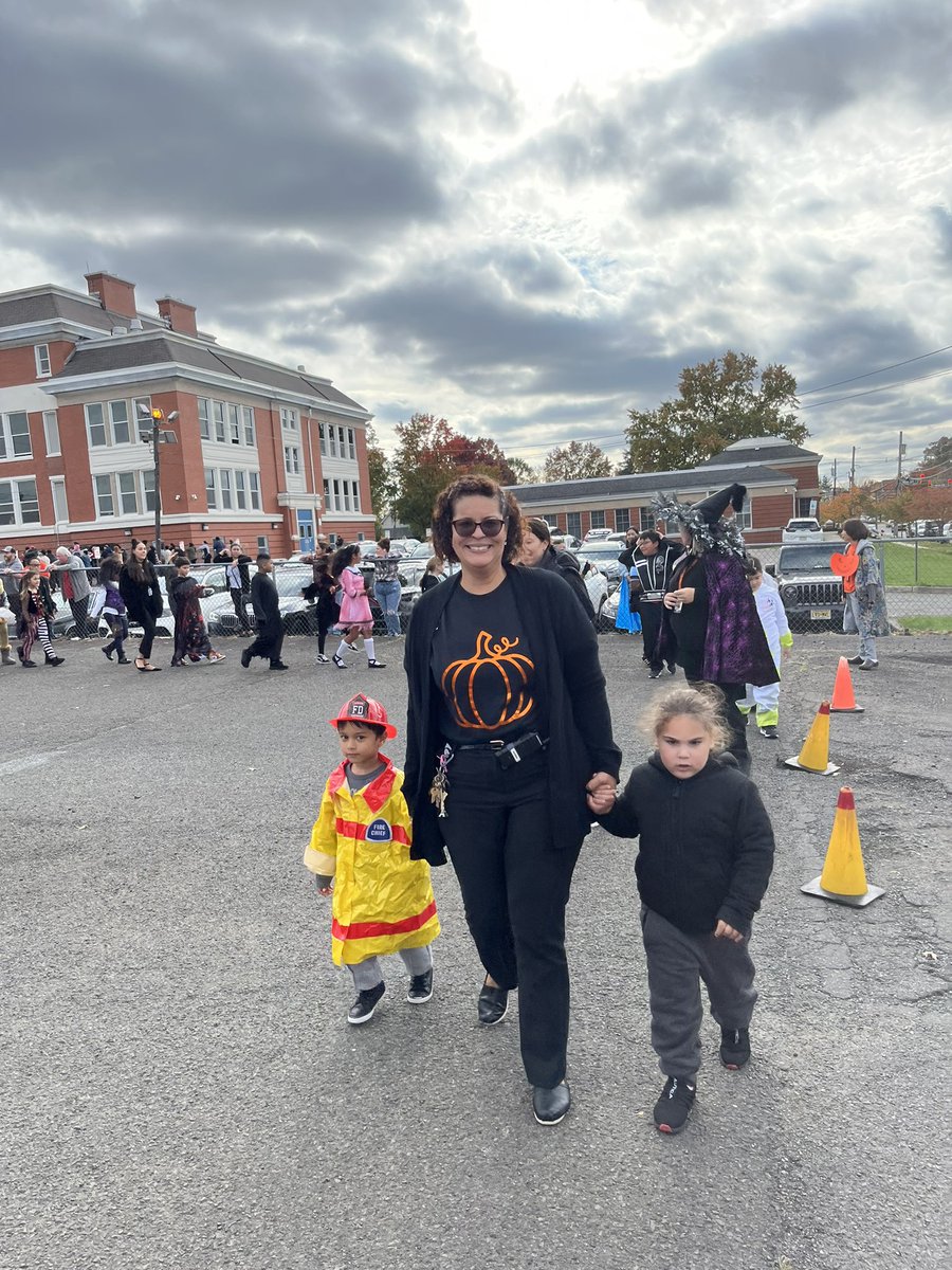 LindenSchoolOne's tweet photo. 👻🎃Happy Halloween🎃👻 @LindenSchoolsNJ @RGT_EdD #SchoolOneIsFun https://t.co/5ZnDNpG2AF