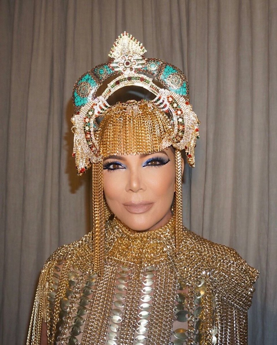 Happy Halloween!! Some of my favorite costumes through the years! 👻🎃💀 