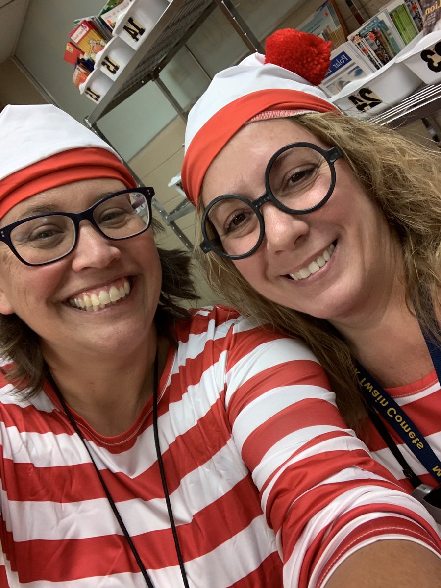 Happy Halloween from #teamtwain #fraserfamily 🎃