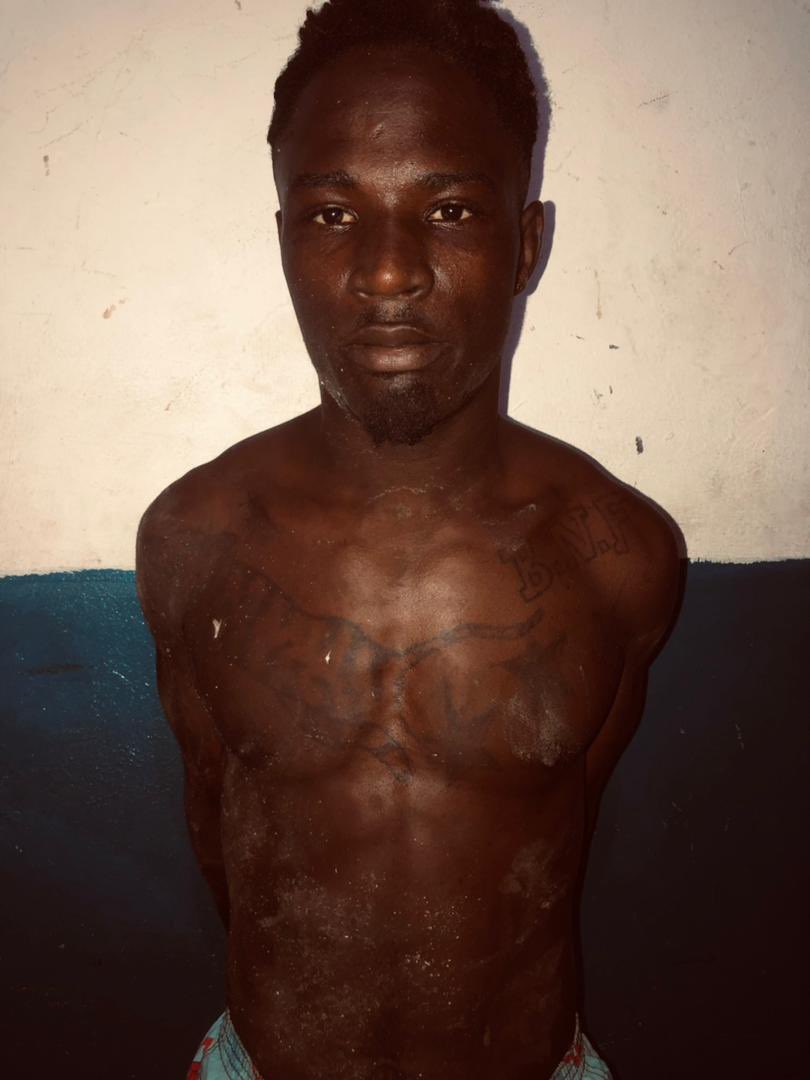 La <a href="/pnh_officiel/">PNH</a> annonce le démantèlement d’un gang à Marigot et l’arrestation de plusieurs présumés bandits .Le présumé chef de ce gang p Ti Daniel a été arrêté,des armes et munitions ont été également confisquées par la Police du sud-est #RFMINFO