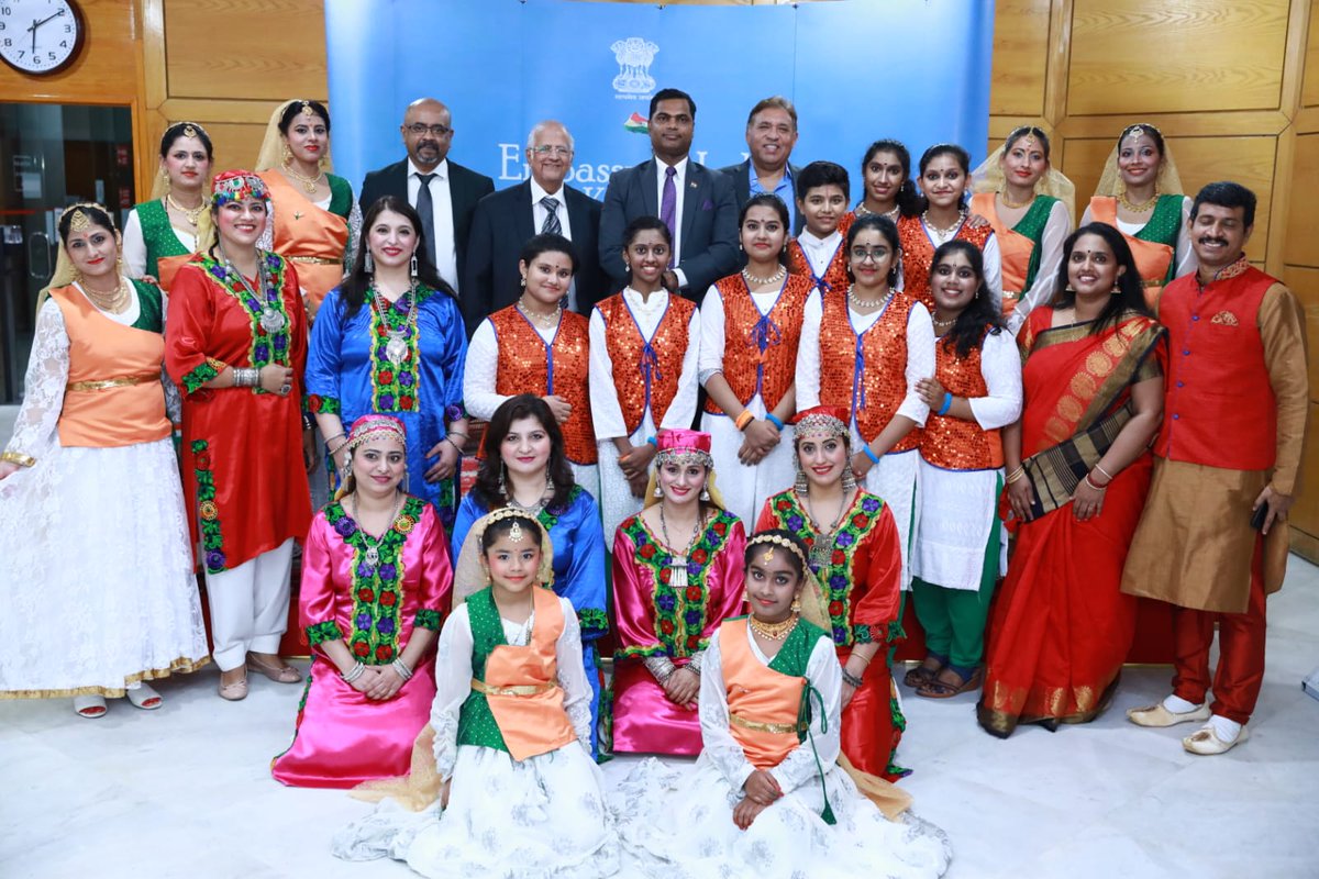 indembkwt's tweet image. Glimpses of #UnityRun, #UnityChain, #Uni-TEA and #Janbhagidari activities held in the run-up to the #NationalUnityDay2022 with enthusiastic participation of Indian community and friends of India in Kuwait.  @MEAIndia