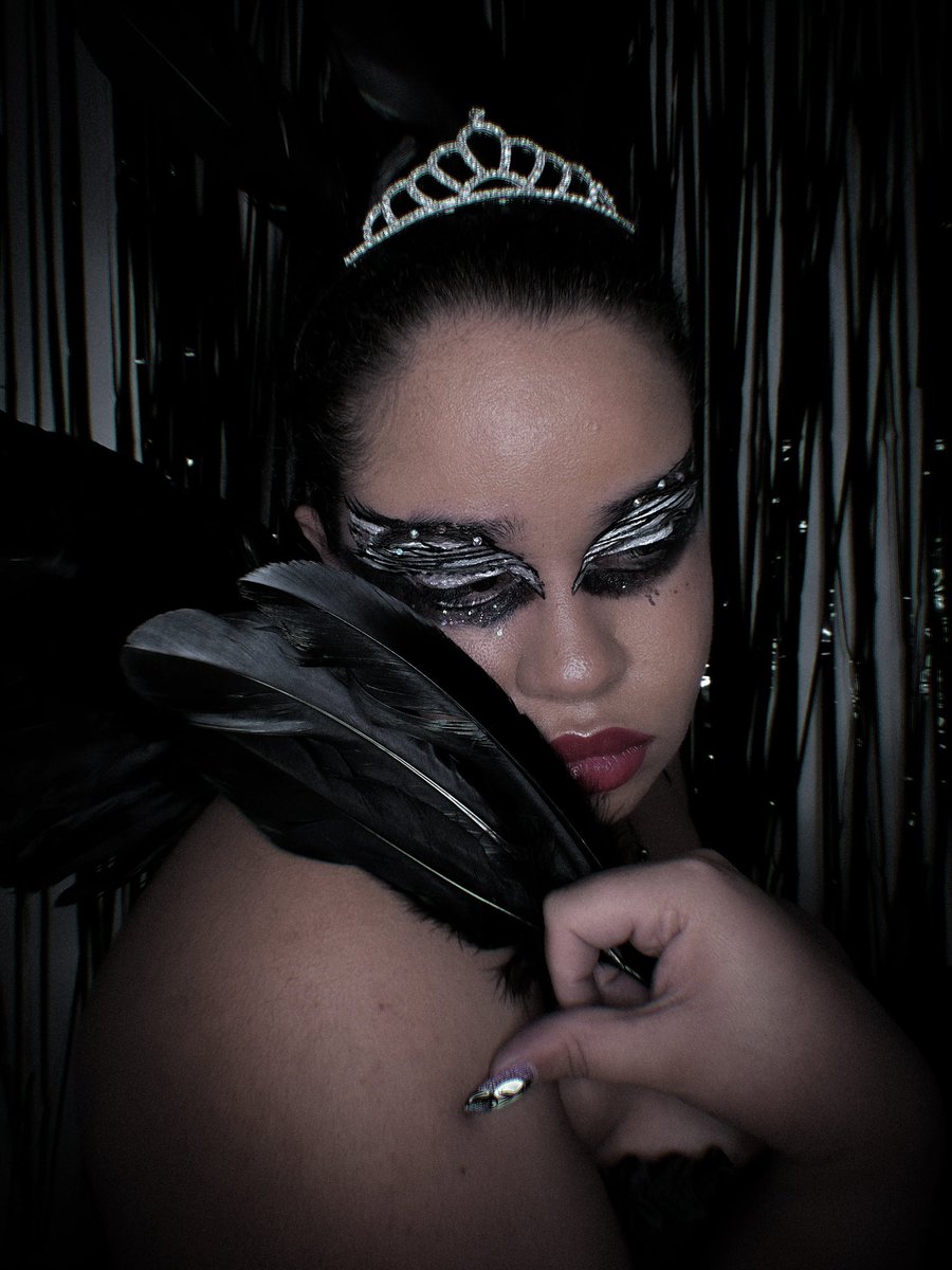 itsAngxlique's tweet photo. Happy Halloween everyone featuring my costume!! 🎃 
can anyone guess who I am? 🦢🖤 https://t.co/22F96hWDay