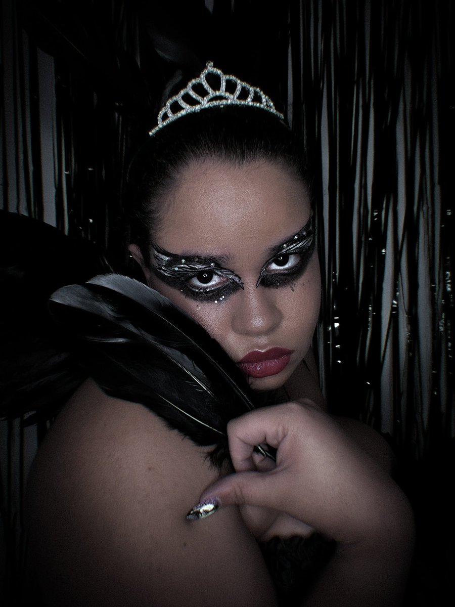 itsAngxlique's tweet photo. Happy Halloween everyone featuring my costume!! 🎃 
can anyone guess who I am? 🦢🖤 https://t.co/22F96hWDay