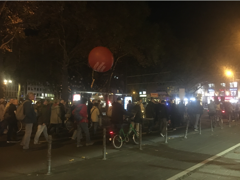 wenig_worte's tweet photo. "Straßen sind Rettungswege. Immer. Wer sie blockiert, hat Blut an den Händen. Ganz einfach."
- Julian Reichelt

#Köln #Impfgegener #Coronaleugner https://t.co/xpGP0UQBRu