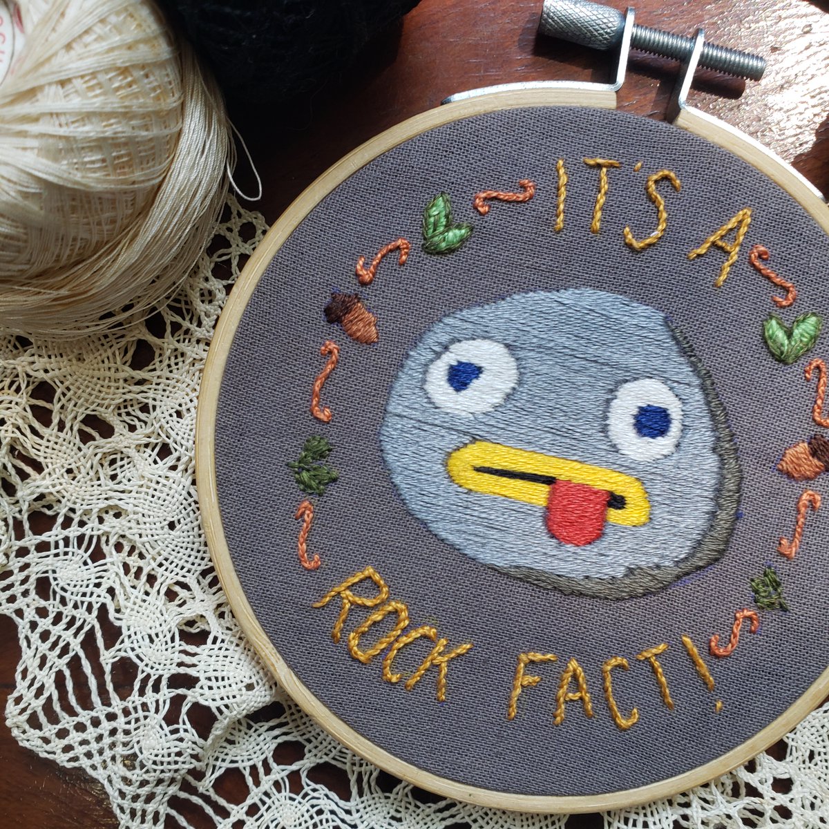 ghostly_thread's tweet image. Decidí abrir la tienda hoy, que instagram no anda. 

Tranqui todo. Si alguien quiere un bordado hay acá(?

doubtfulstitches.empretienda.com.ar