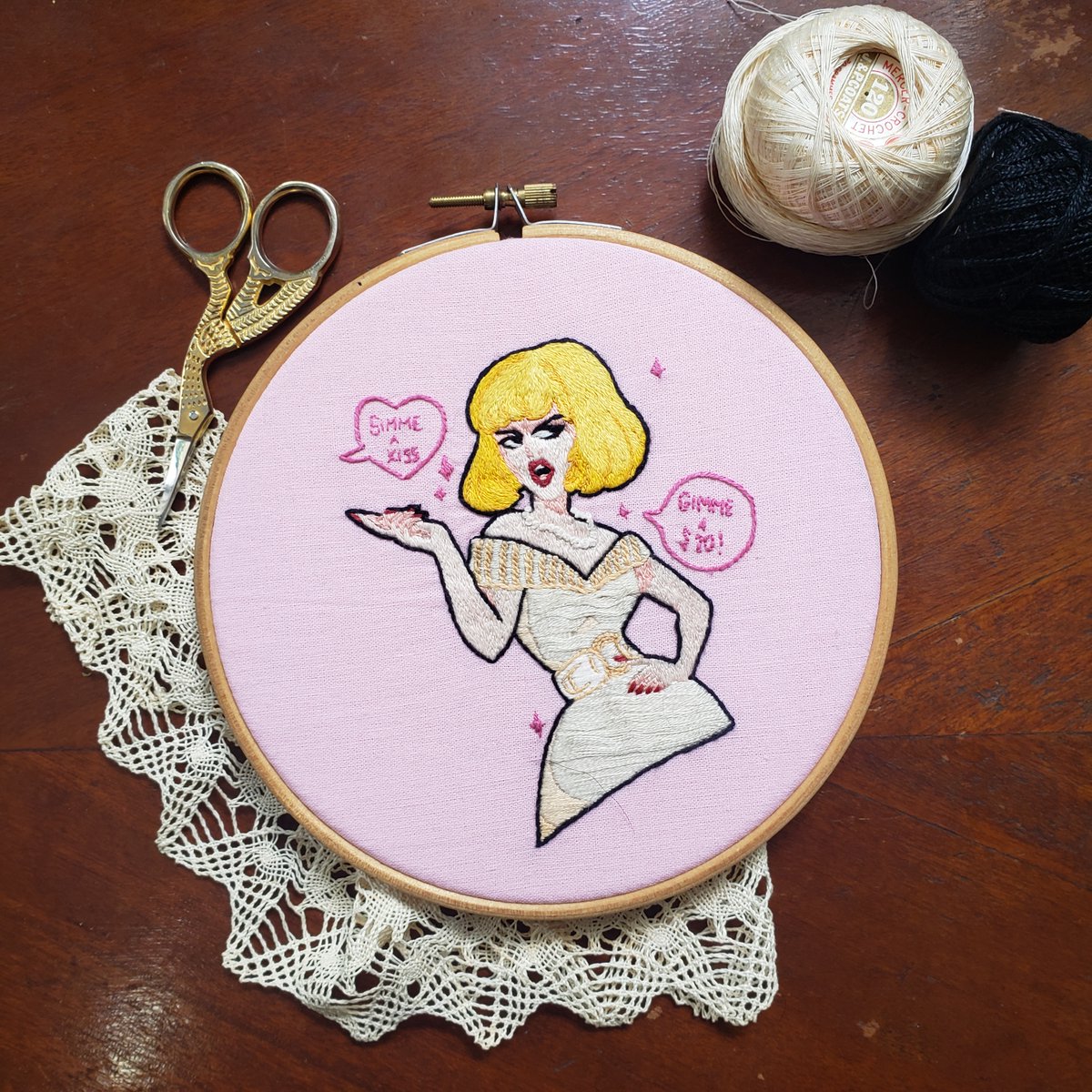 ghostly_thread's tweet image. Decidí abrir la tienda hoy, que instagram no anda. 

Tranqui todo. Si alguien quiere un bordado hay acá(?

doubtfulstitches.empretienda.com.ar