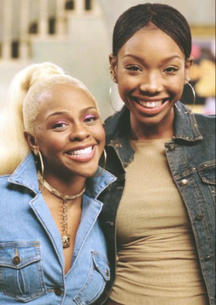 Lil’ Kim and Brandy on set of Moesha