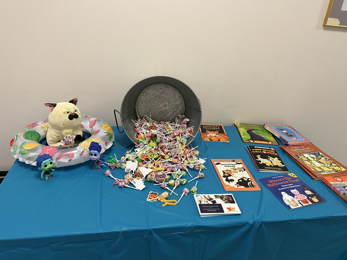 LiteracySWLA's tweet image. Thank you to SWLA Center for Health Services for inviting us, Luca, Alberto, and Machiavelli to their Trunk or Treat! We had so much fun!
