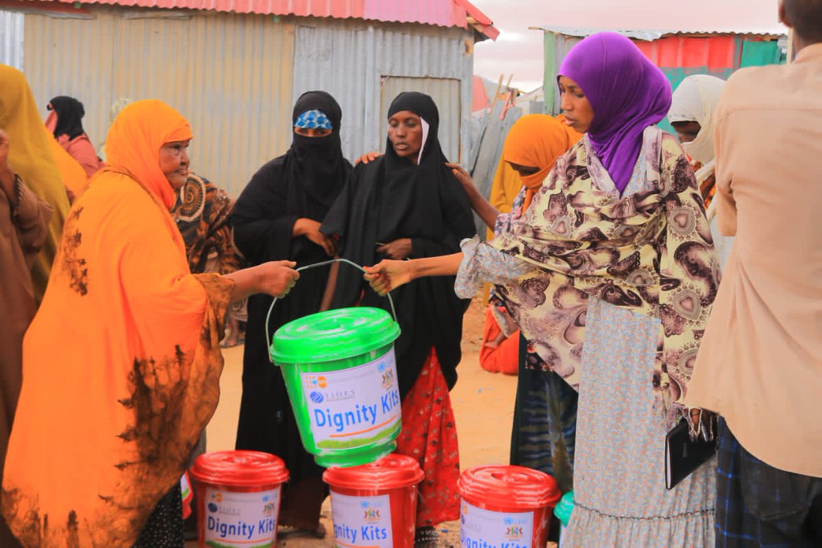 TIDES76's tweet photo. TIDES in collaboration with @UNFPA_SOMALIA in response to the drought-affected communities distributed dignity and menstrual hygiene kits to girls and women. @UNFPA_SOMALIA @UNHCRSom @unicefsomalia @MOWDAFA 
The project will provide cash assistance among other response. https://t.co/3fRkiksfuX