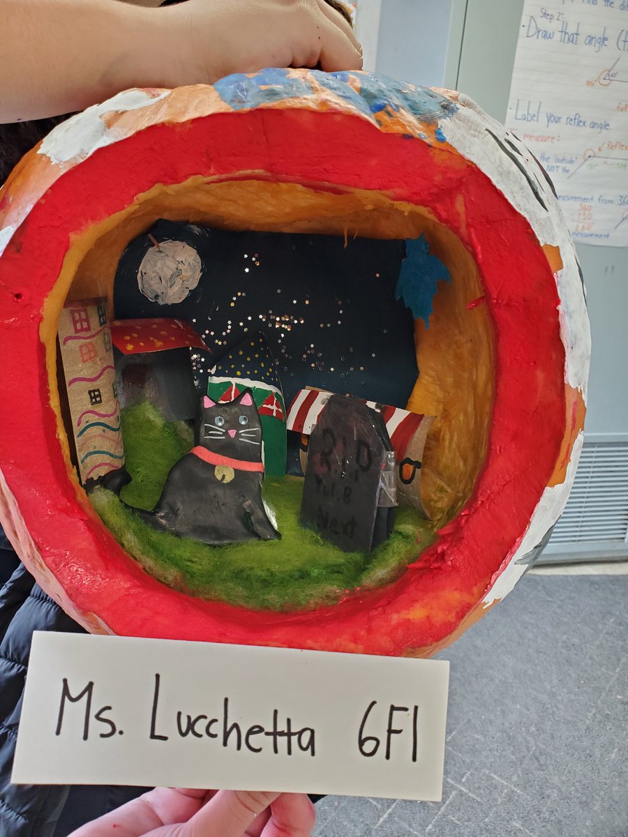 Grade 6 Ss came up with the concept for our class pumpkin entirely on their own. They collaborated together to pull it off, and won the pumpkin carving contest for the junior division. Fantastic job grade 6s! Way to work together! 👏 🧡🖤